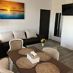 Lotus Northsea Apartment Mamaia